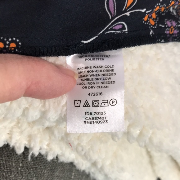 NWT LOFT XL Blouse Black with Floral Hydrangea Print Flowy - Picture 10 of 12